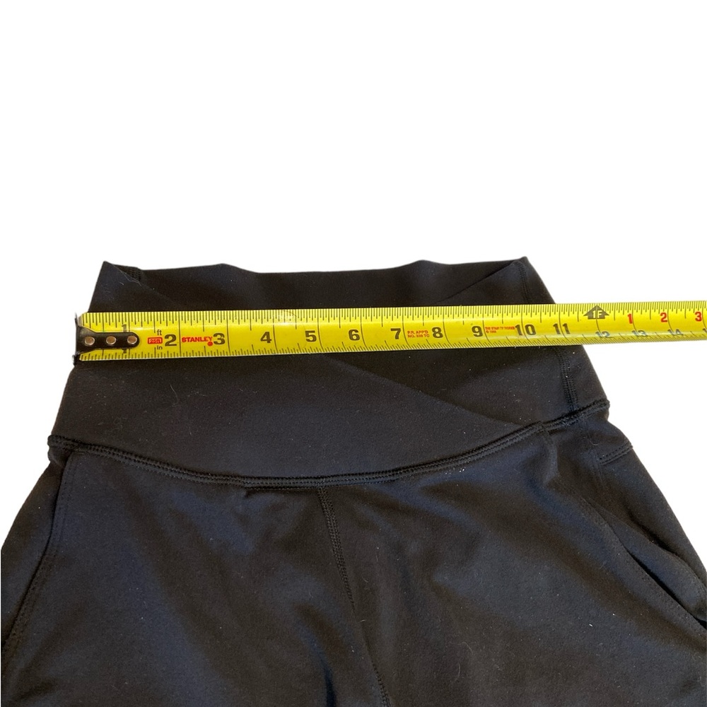 Lululemon cropped Scrunched Sides Size 4 - Picture 4 of 11